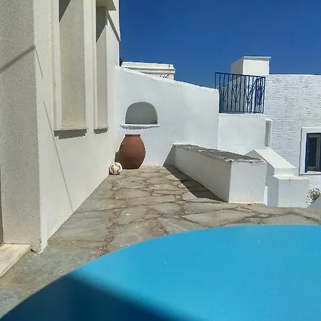 Holiday home 70m2 Neoclassic Villa, Excellent Location Great View Last House Of Village Kalloni (Tinos)